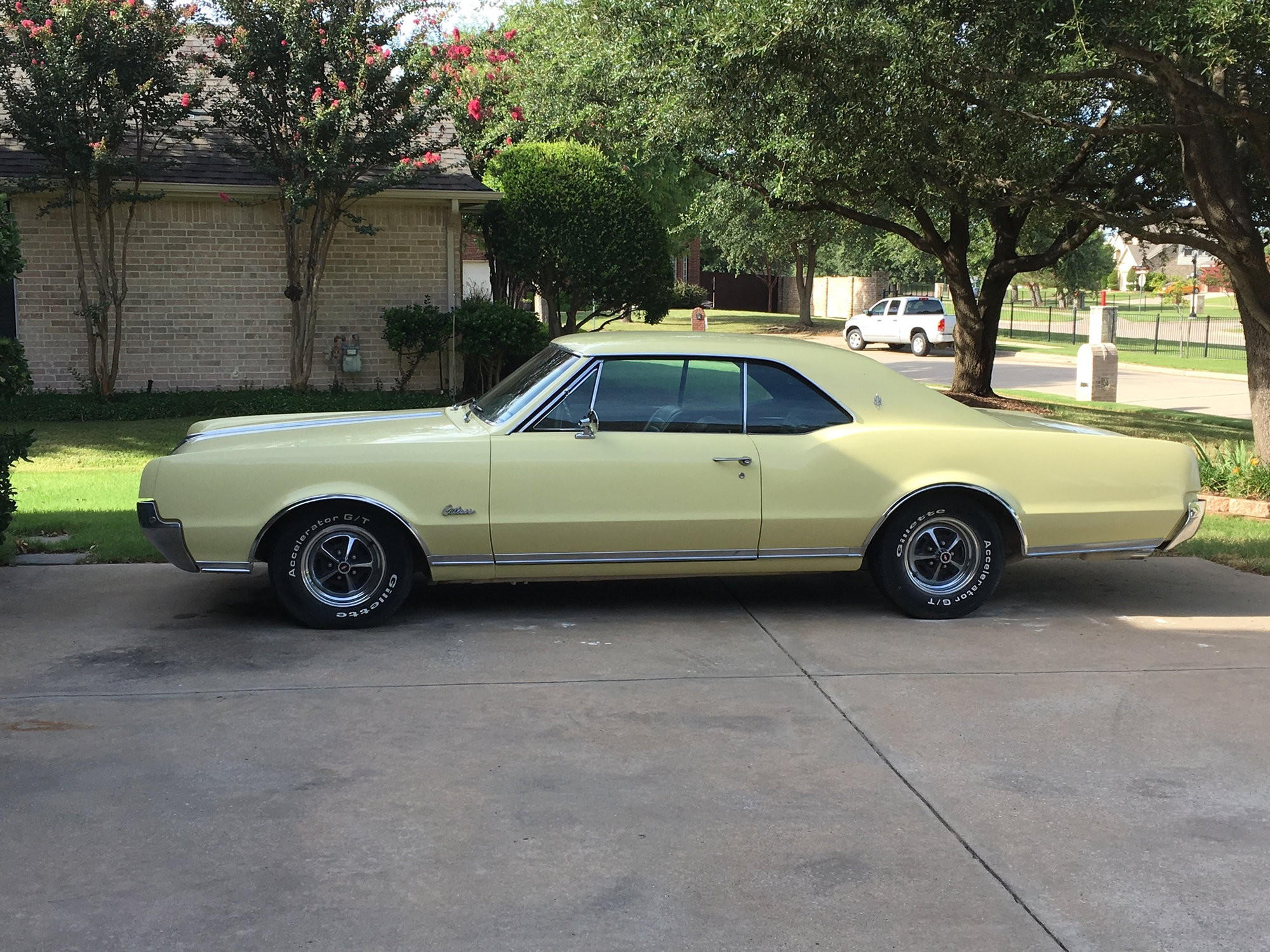 80 Camaro dash restoration is completed and, hey, we got fenders too. We  know--it's a weird combo!! 