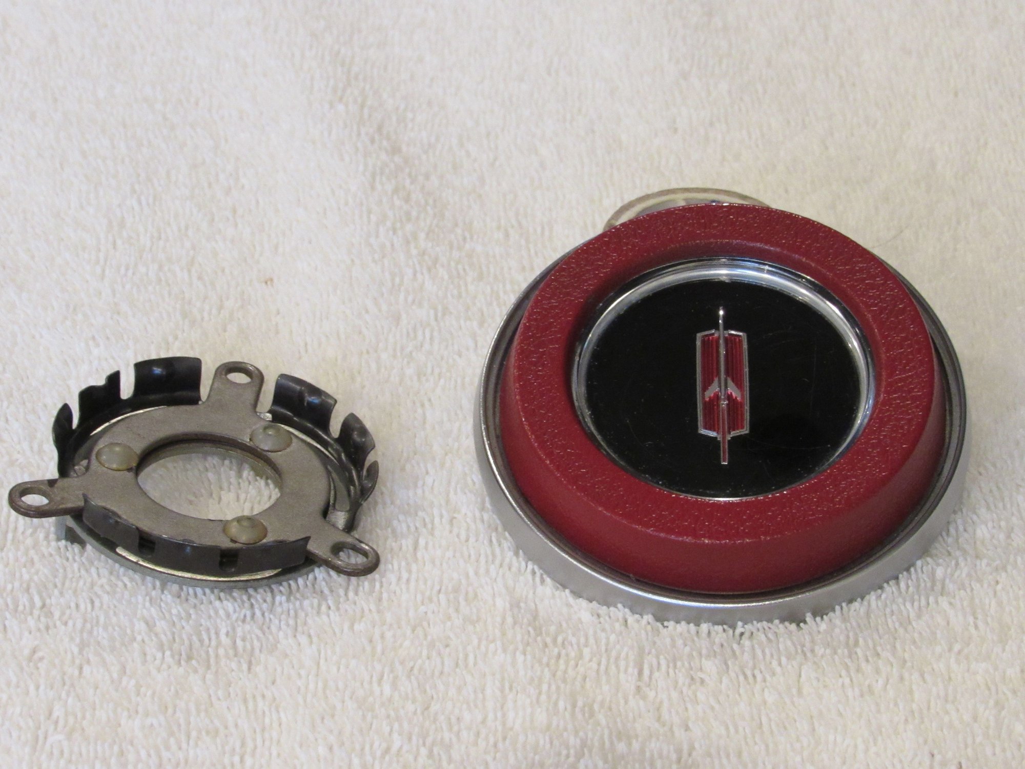 1968 Wood Wheel Horn Button Olds Cutlass 442