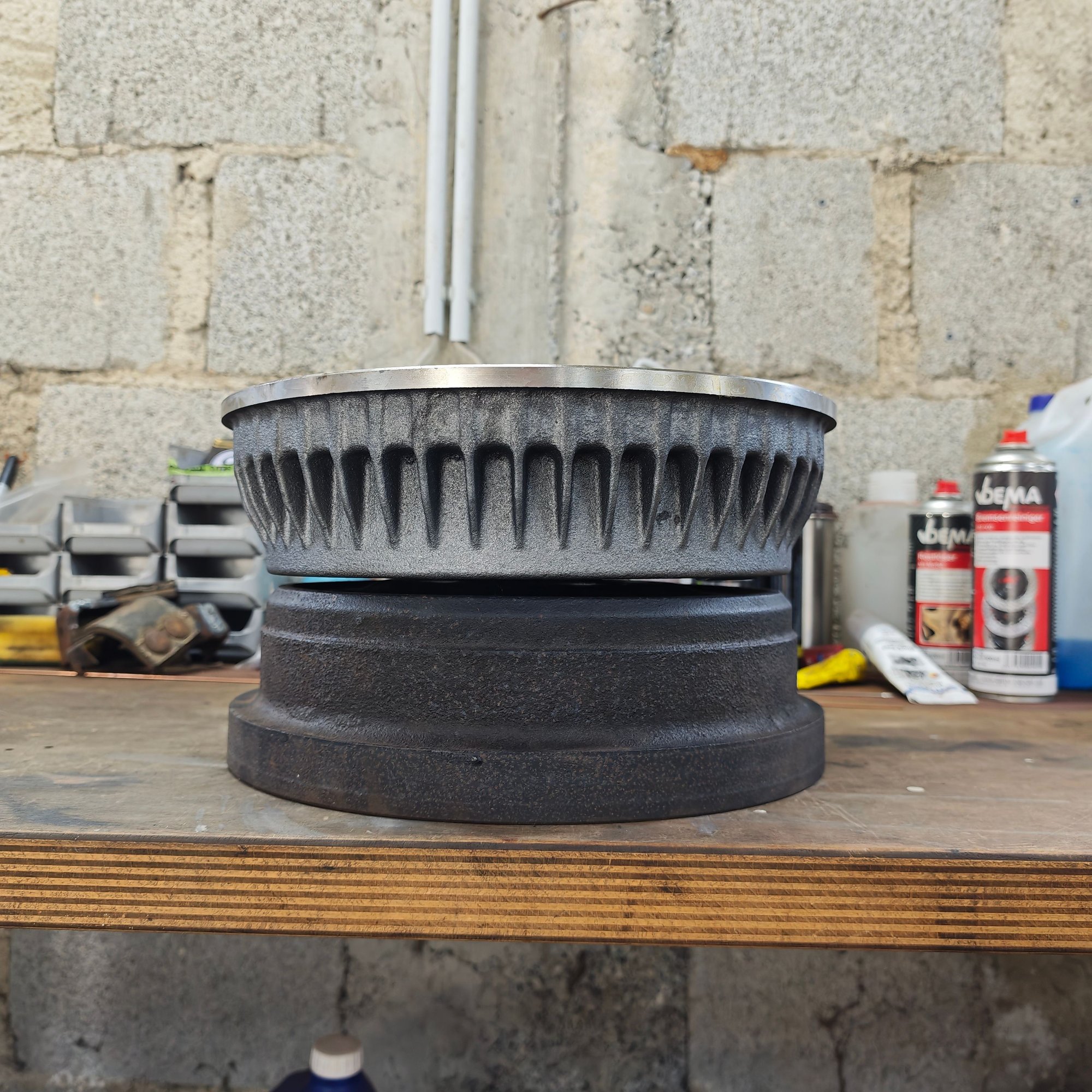 Side view comparison of the new Bendix PDR0254 vs. my old Centric C-2263. 