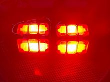 On the brake/turn light, "hi" setting the brightness was similar although the LED on the right is more intense.