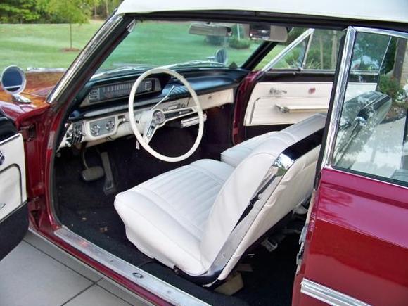 Interior looking very good with new carpet and Morocceen Leather seats.