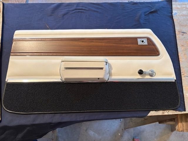 Completed door panel.  New window crank is just layin ther for fun.  Went with black color.