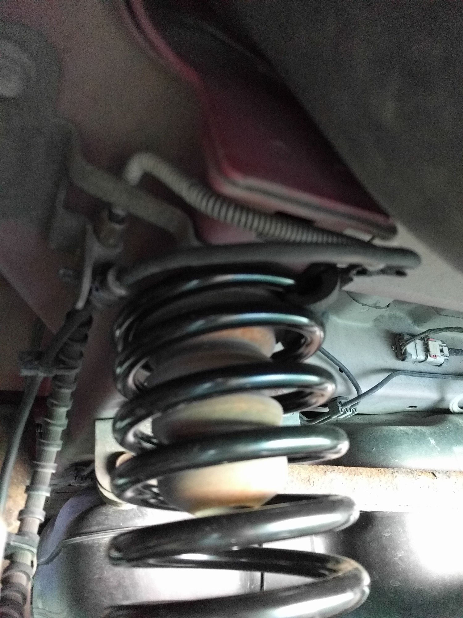 4th Gen 0107 Helper Springs installed on 06 Dodge Grand Caravan SXT