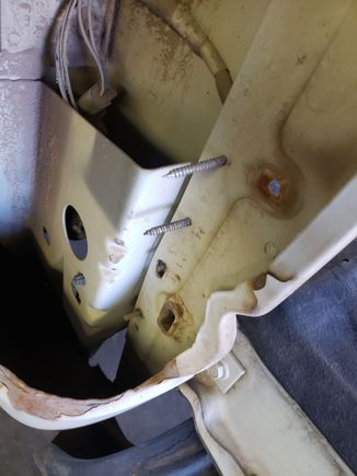 Tail light removed right. Access is very good to use a BFH or air hammer to knock things back into place