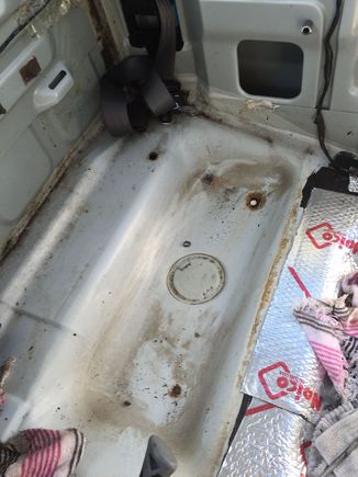 To my surprise, not much rust under the rear seat cubby.