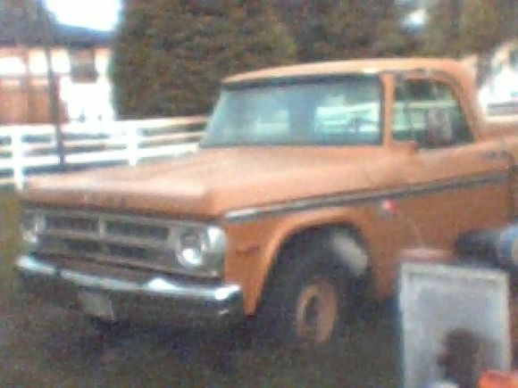 Front shot, 1971 Dodge Fargo C-100