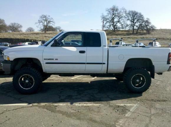 315/70/17 M/T Baja MT   2.5" Lvl   3" BL