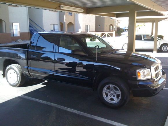 a black truck with no name