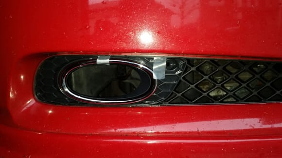 Bezel fitment without brackets