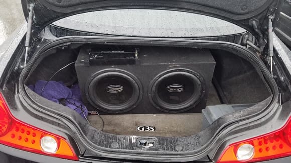 2 12" subs in a 1" thick sealed box