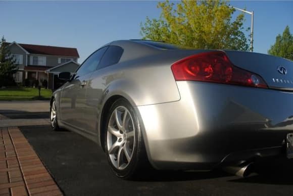 04 g35 coupe still own
tein s techs
2 apline type r 10s custom box w alpine amp