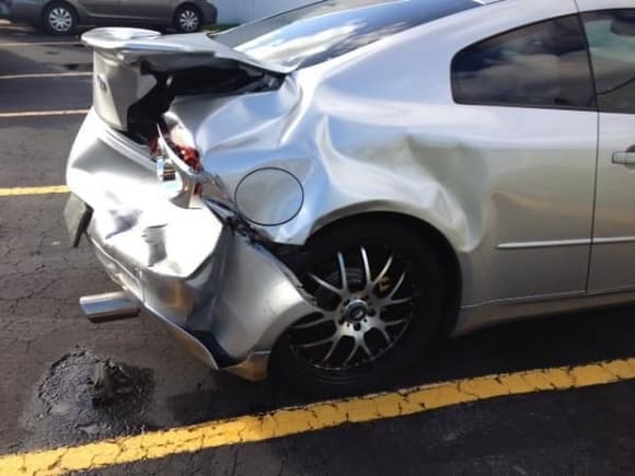 Volvo SUV vs rear end of G35 Coupe