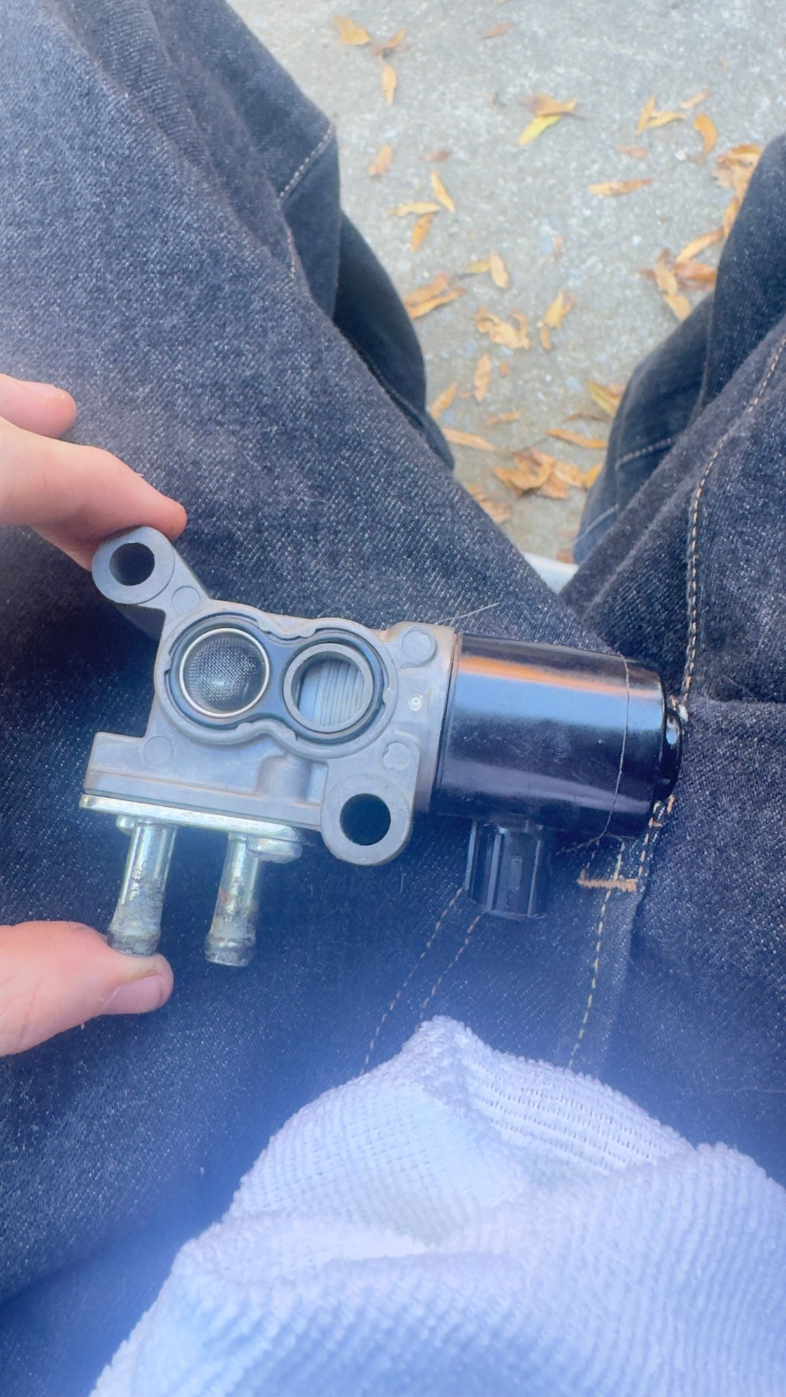This is my iacv. honestly doesn�t look dirty at all. Now i�m kind of stumped. Although it doesn�t have any branding meaning maybe aftermarket?? could be failing due to that