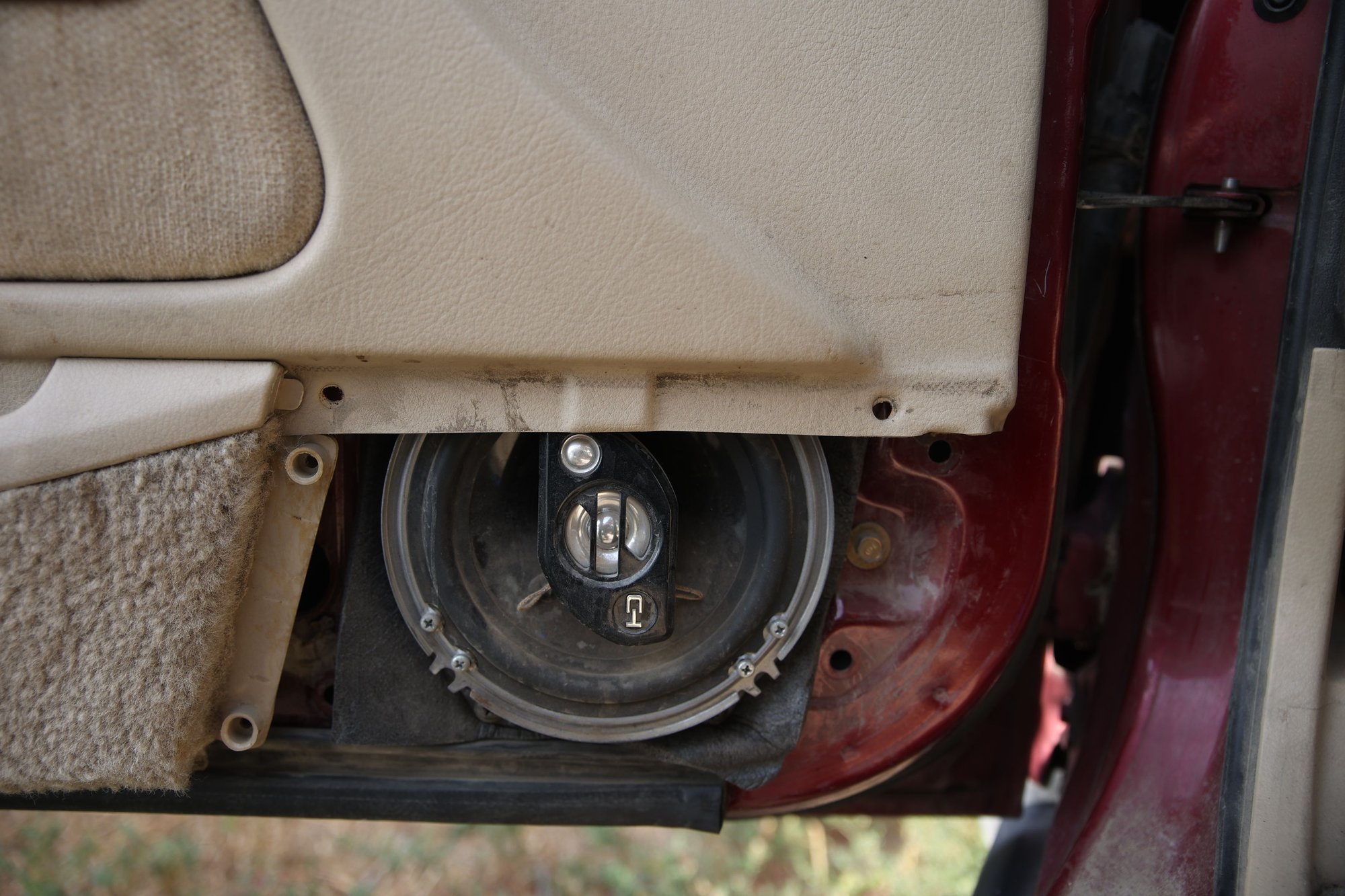 Speaker cover removed.