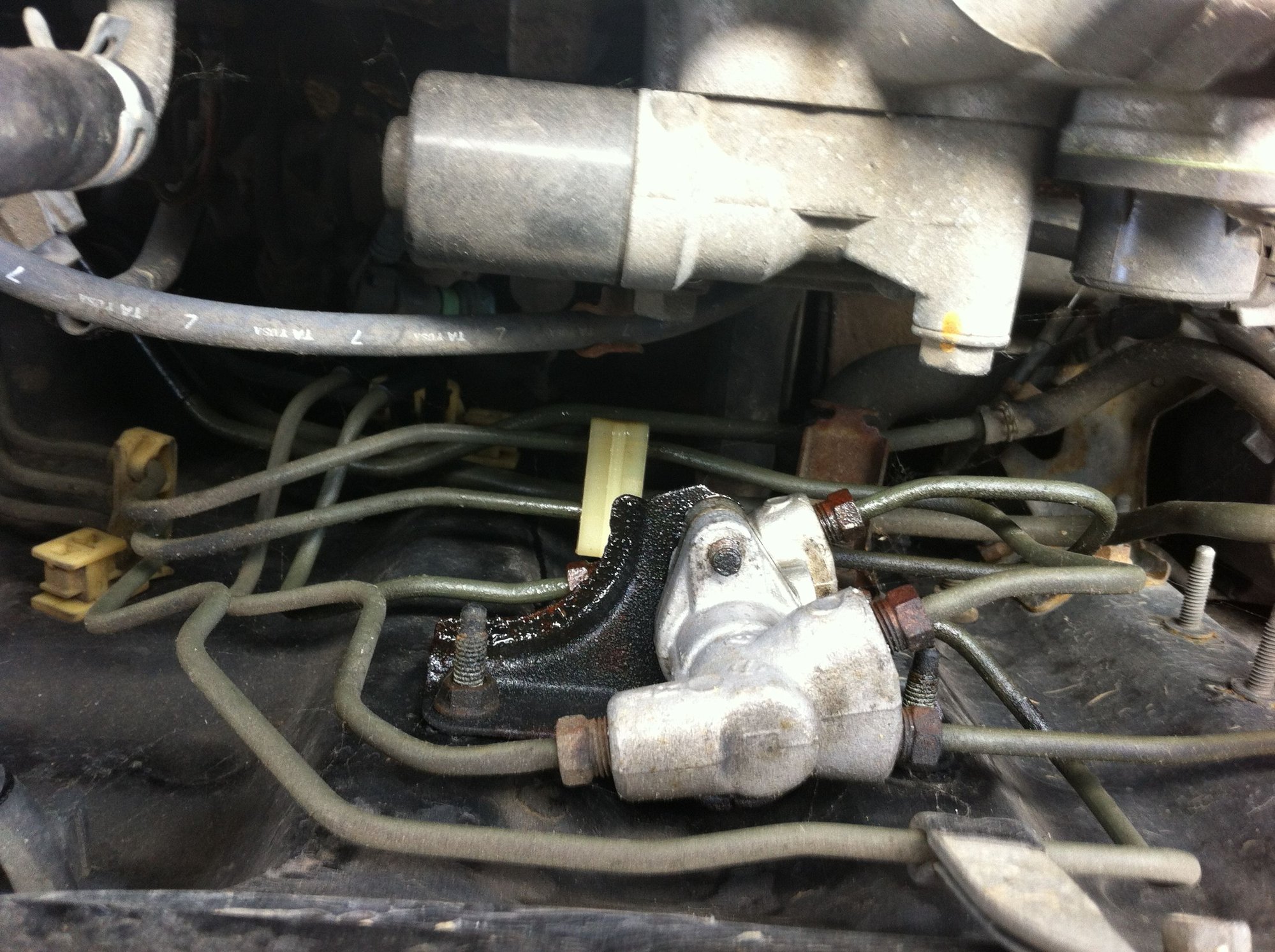 Leaking Brake Fluid HondaTech Honda Forum Discussion
