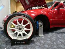 The wheels are 17 inch Volk CE28N Time Attack Honda Edition. Also running Volk time attack center caps and Project Kics R26 neochro lugnuts.