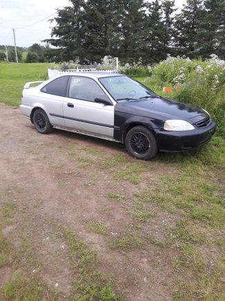 How it looks now. I wanted to put those headlights on and see how the black looked. Headlights are kinds crappy and I don't really like the two-tone, gonna swap it all back at some point