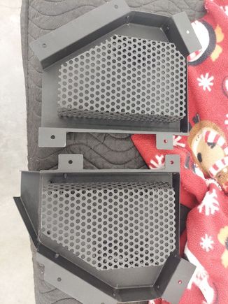Here I sandblasted and poweder coated the trays.