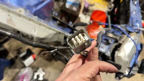 AC sub harness plug that runs over to the AC compressor, relays, etc