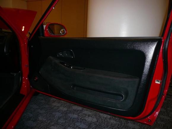 The door panels are from a 1993 EJ1 coupe that didn't have the factory tweeters. No reason to have those if aftermarket tweeters are installed in a sonically correct location. My tweeters are mounted in the grills. The inserts are also wrapped in OEM suede and red stitching.