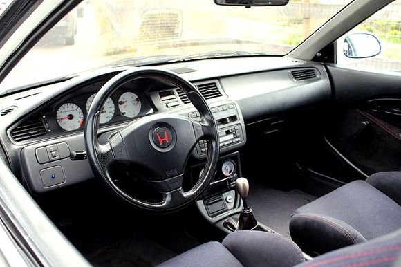 JDM ITR SRS steering wheel, EG6 speedo cluster w/working gas light and door open indicators.