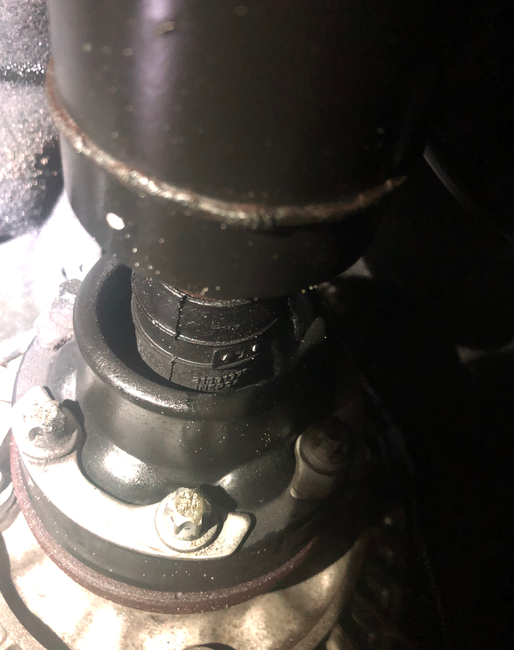LR3 Rear drive shaft leaking at seal near Transfer case Land Rover Forums Land Rover