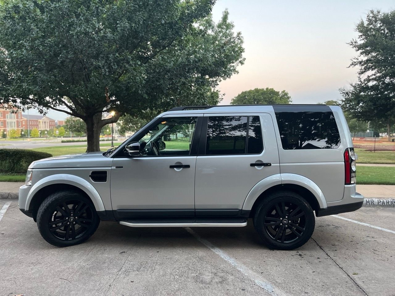 2016 Land Rover LR4 - 2016 Land Rover LR4 HSE - Used - VIN SALAG2V6XGA824173 - 6 cyl - 4WD - Automatic - SUV - Silver - Dallas, TX 75214, United States