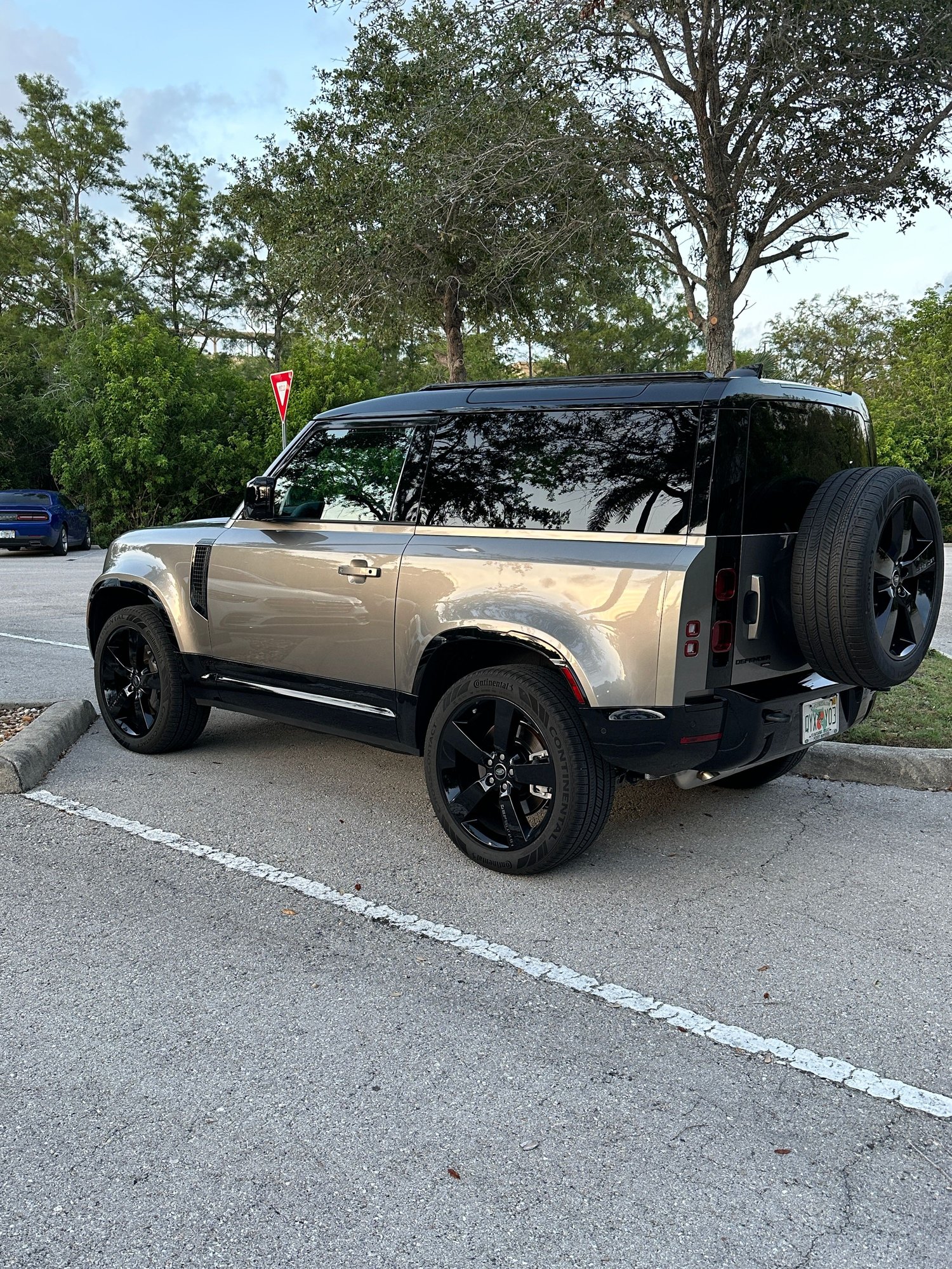 2023 Land Rover Defender - Selling our Defender 90 X-Dynamic SE P400 - Used - VIN SALE26EU5P2166505 - 8,900 Miles - 6 cyl - 4WD - Automatic - SUV - Silver - Naples, FL 34110, United States