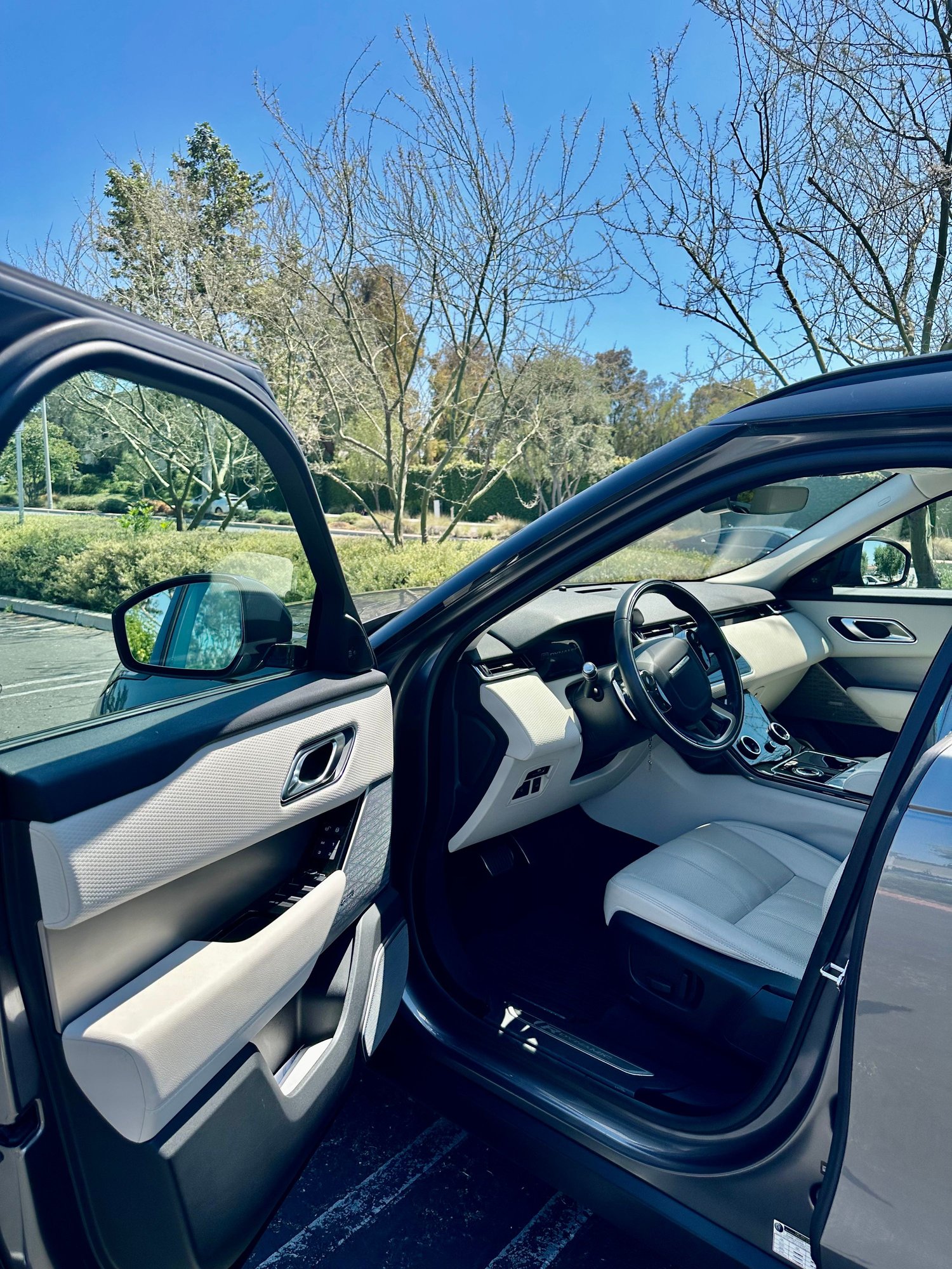 2019 Land Rover Range Rover Velar - Excellent 2019 Range Rover Velar 250 R Dynamic - Used - VIN SALYL2EX4KA215527 - 25,000 Miles - 6 cyl - 4WD - Automatic - SUV - Gray - Irvine, CA 92618, United States