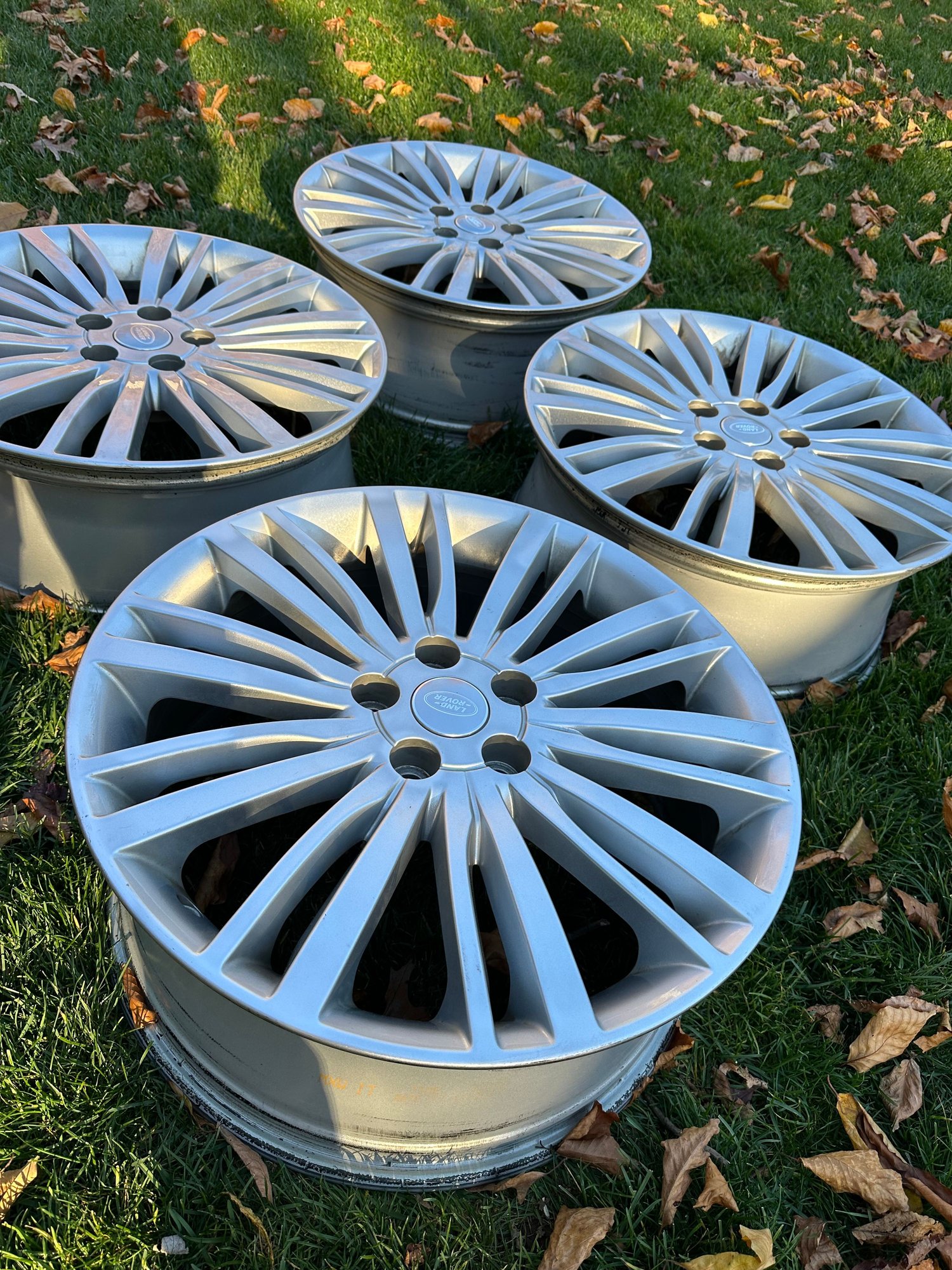 Wheels and Tires/Axles - Used Discovery 5 OEM 20” wheels - Used - 0  All Models - Mount Olive, NJ 07836, United States