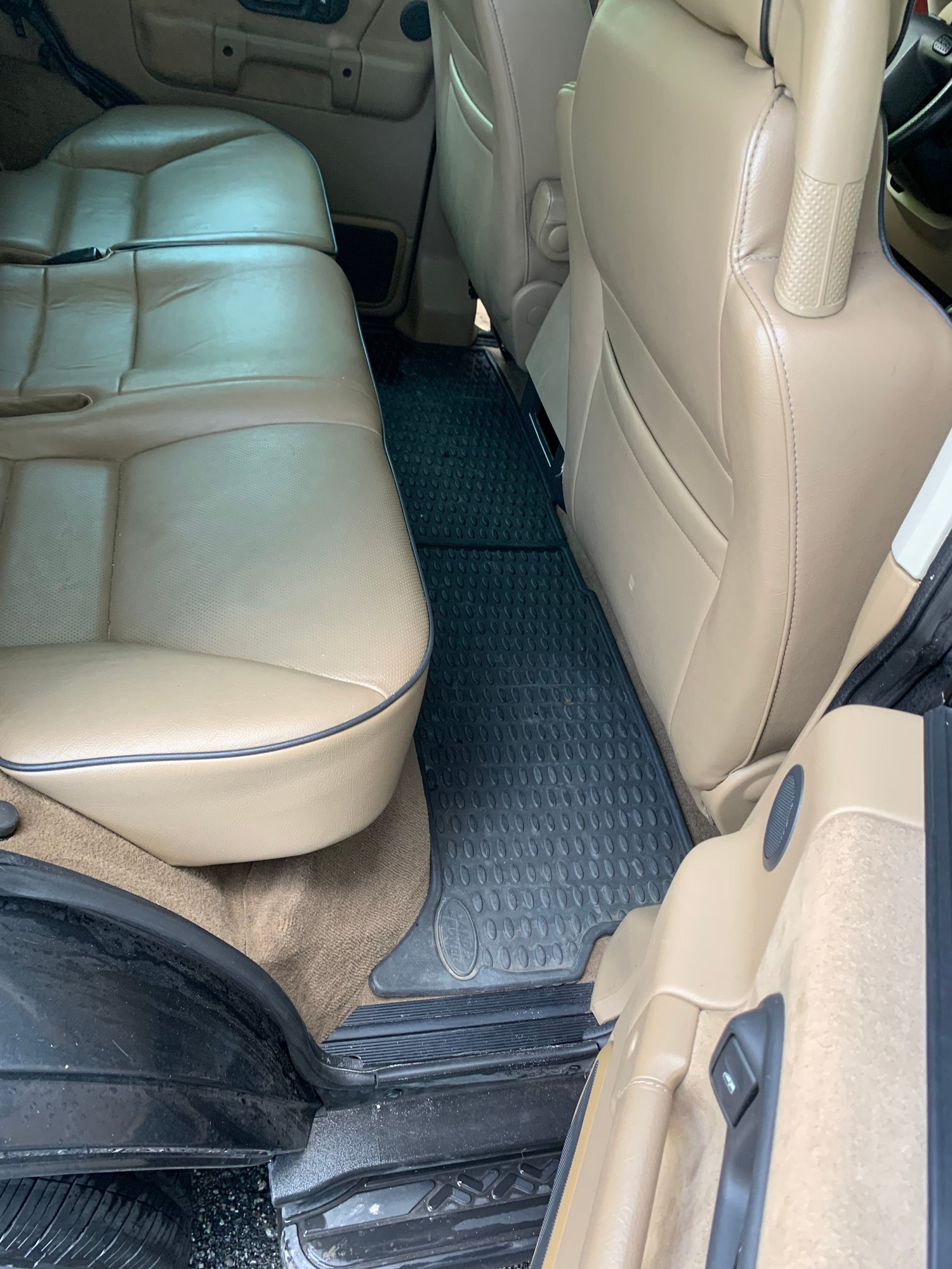 2000 Land Rover Discovery - 2000 Land Rover Discovery II - Used - VIN SALTY1240YAX73790 - 168,332 Miles - 8 cyl - AWD - Automatic - SUV - Gray - Bristol, TN 37620, United States