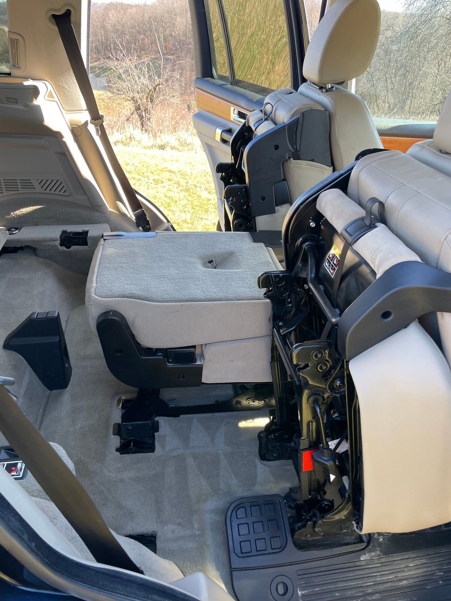 2013 Land Rover LR4 - Well Cared For 2013 Loire Blue L - Used - VIN SALFR2BG2DH365401 - 186,635 Miles - 8 cyl - AWD - Automatic - SUV - Blue - Pittsburgh, PA 15086, United States