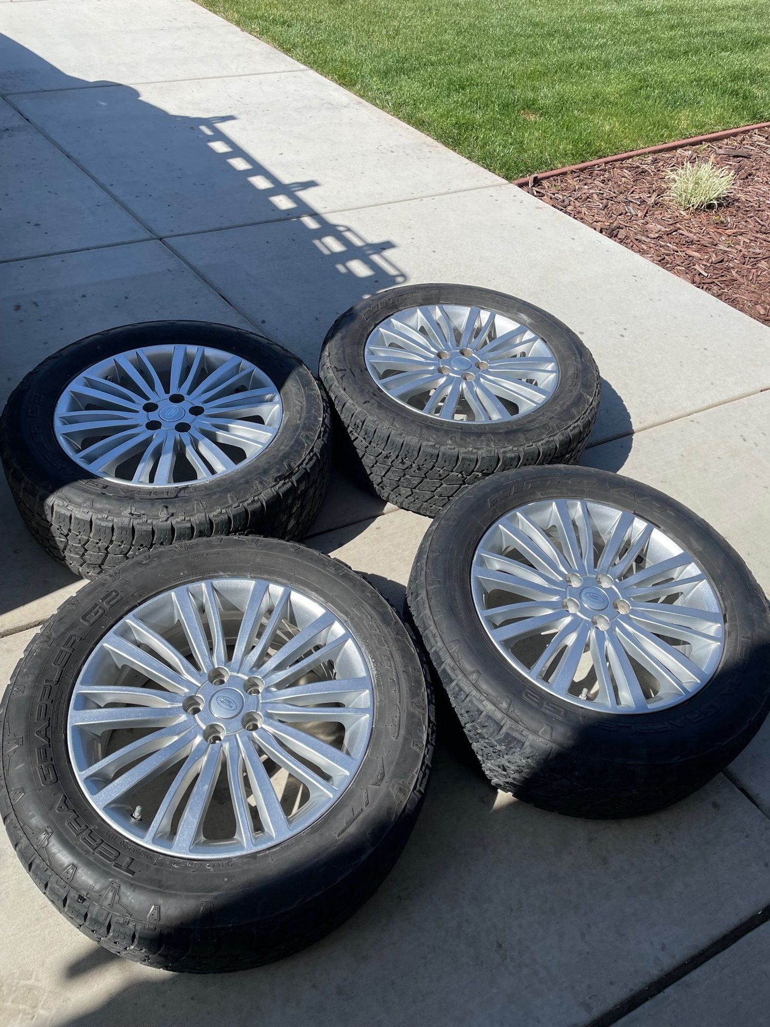 Wheels and Tires/Axles - 20" Land Rover Discovery 5 OEM Wheels, A/T tires, TPMS - Used - 2017 to 2023 Land Rover Discovery - Orcutt, CA 93455, United States