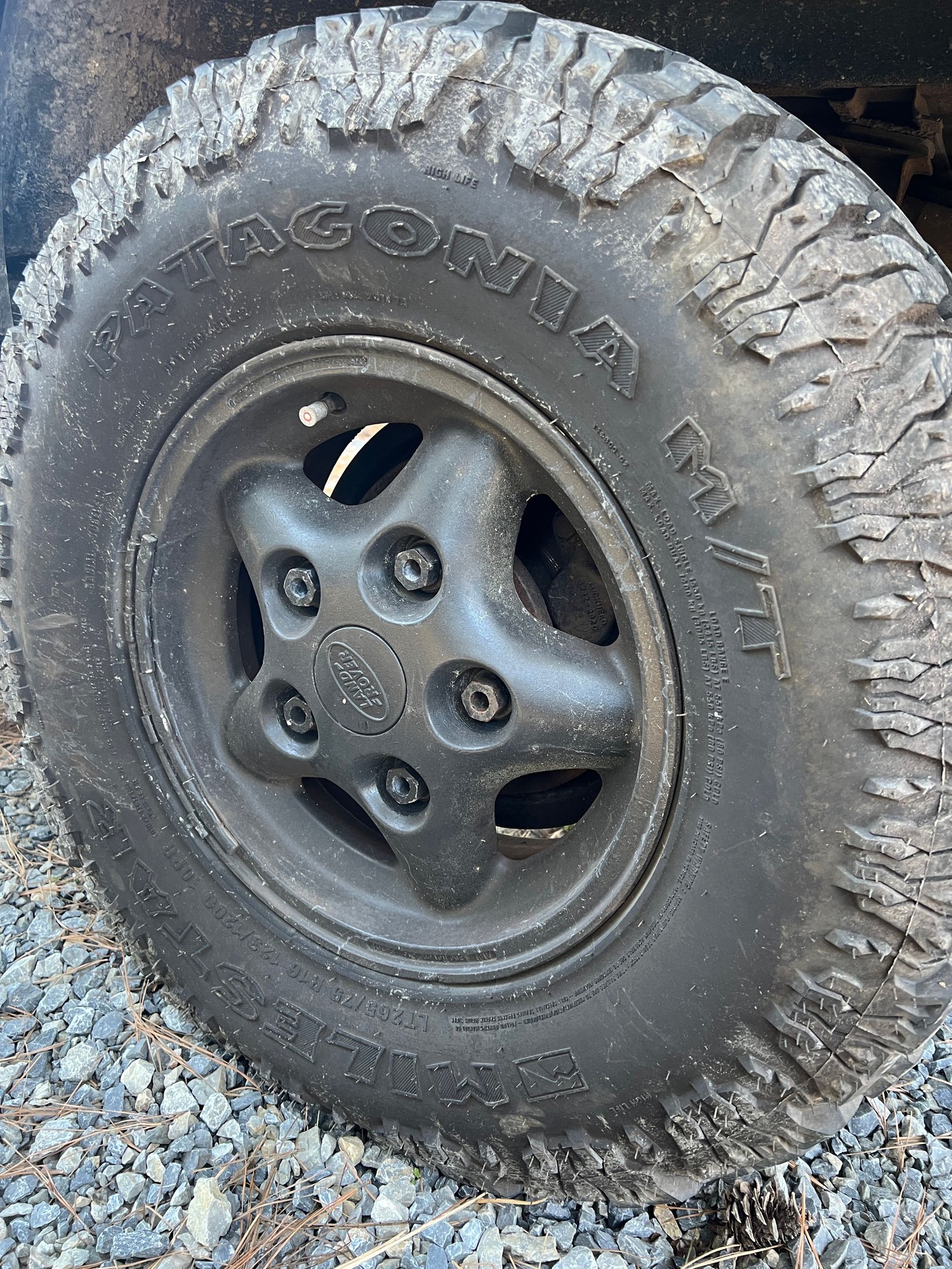 Wheels and Tires/Axles - Land Rover Wheels & Tires Defender, Discovery, Range Rover Classic - Used - 1988 to 1999 Land Rover Defender - Cambridge, MD 21613, United States