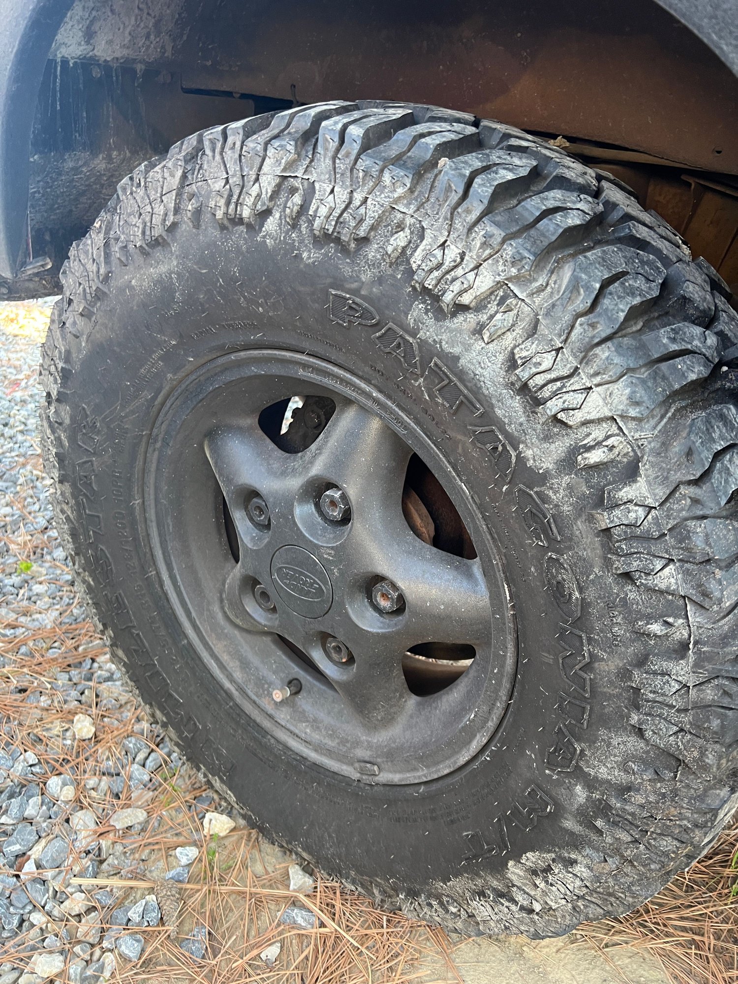 Wheels and Tires/Axles - Land Rover Wheels & Tires Defender, Discovery, Range Rover Classic - Used - 1988 to 1999 Land Rover Defender - Cambridge, MD 21613, United States