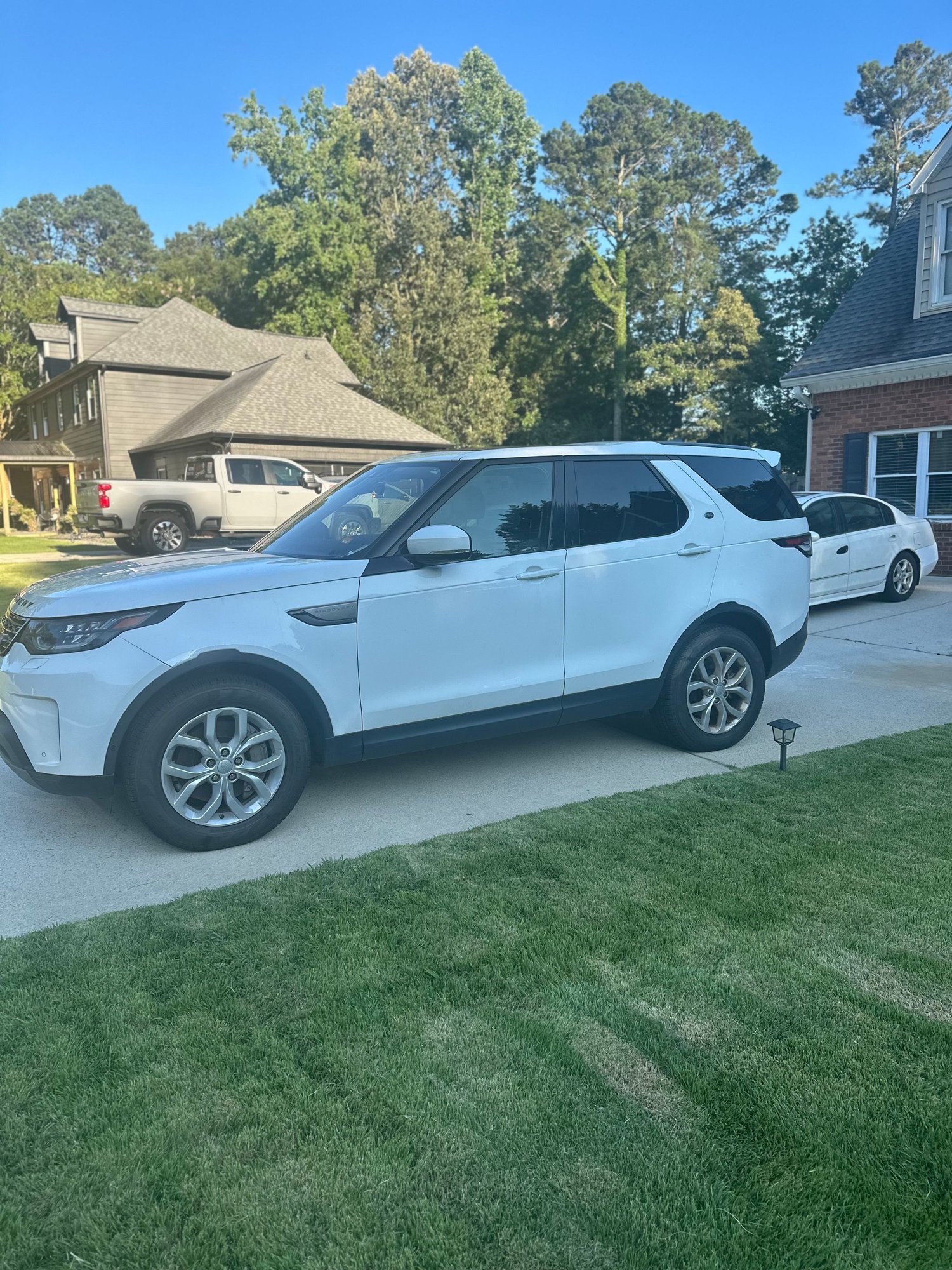 2019 Land Rover Discovery - 2019 Land Rover Discovery for sale - Used - VIN SALRG2RV6KA093982 - 97,000 Miles - 6 cyl - 4WD - Automatic - Truck - White - Powder Springs, GA 30127, United States