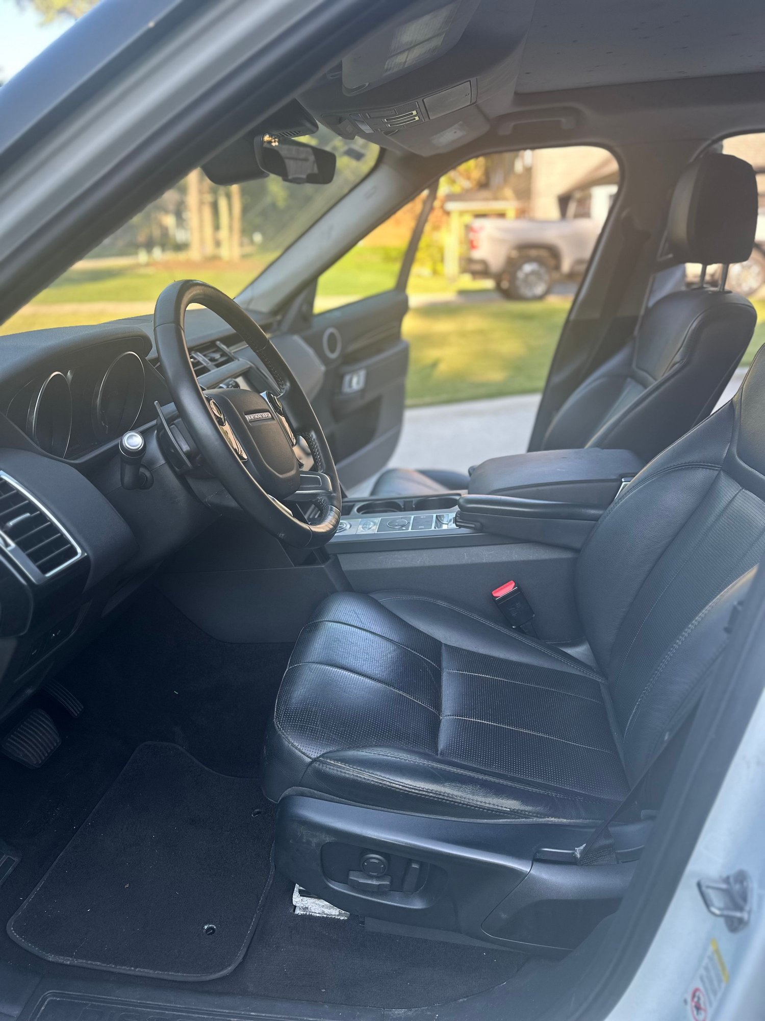 2019 Land Rover Discovery - 2019 Land Rover Discovery for sale - Used - VIN SALRG2RV6KA093982 - 97,000 Miles - 6 cyl - 4WD - Automatic - Truck - White - Powder Springs, GA 30127, United States