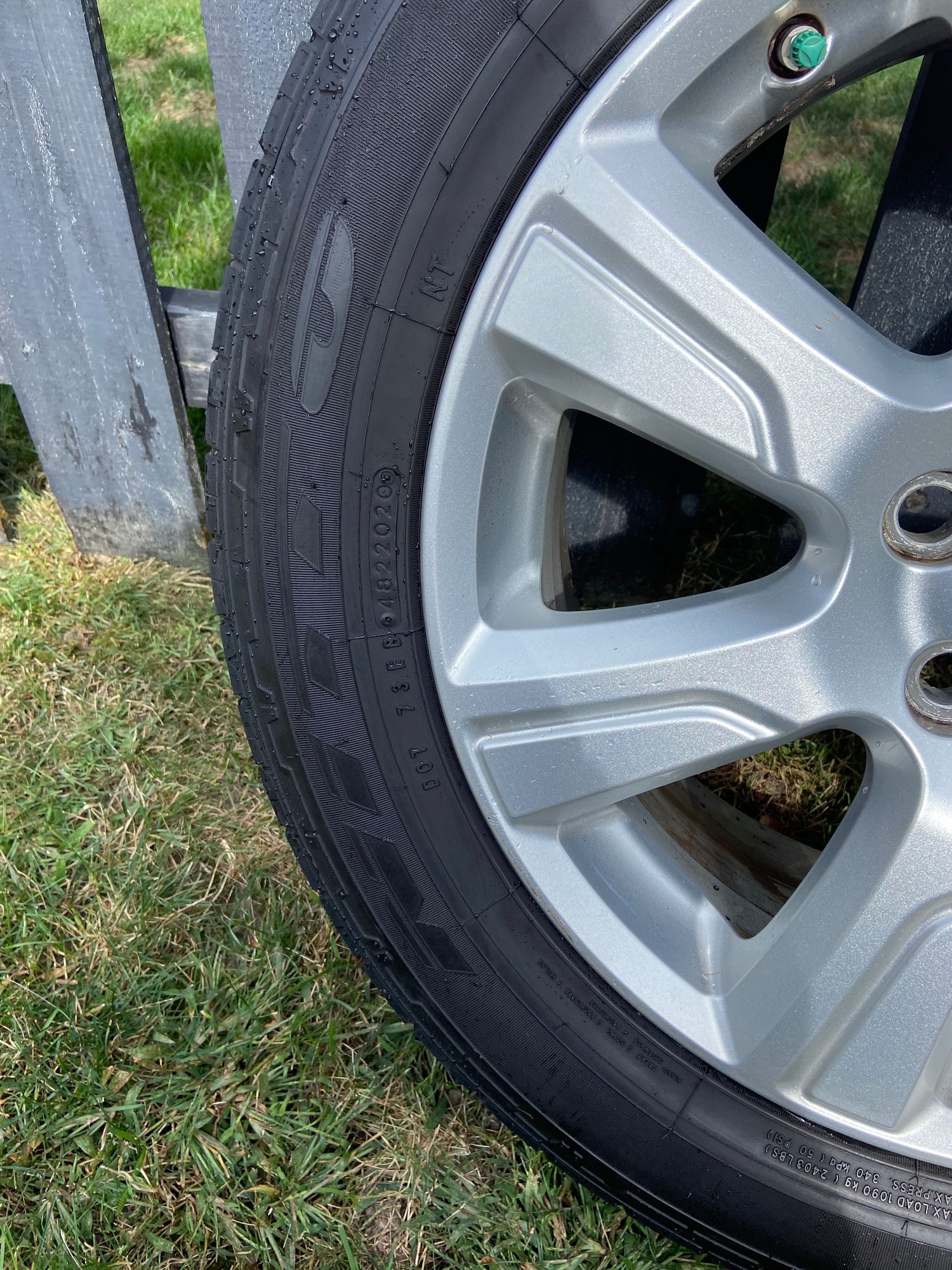 Wheels and Tires/Axles - LR4 - Factory rims/tires & TPMS sensors - Used - 2014 to 2016 Land Rover LR4 - Buffalo, NY 14222, United States