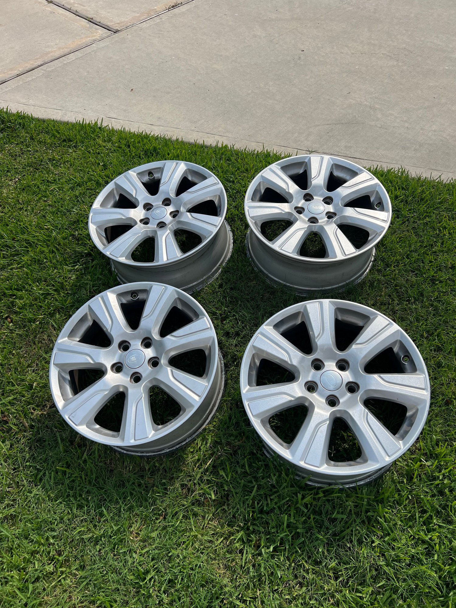 Wheels and Tires/Axles - OEM 2016 LR4 Wheels - 19" - Used - 2016 Land Rover LR4 - Houston, TX 77379, United States