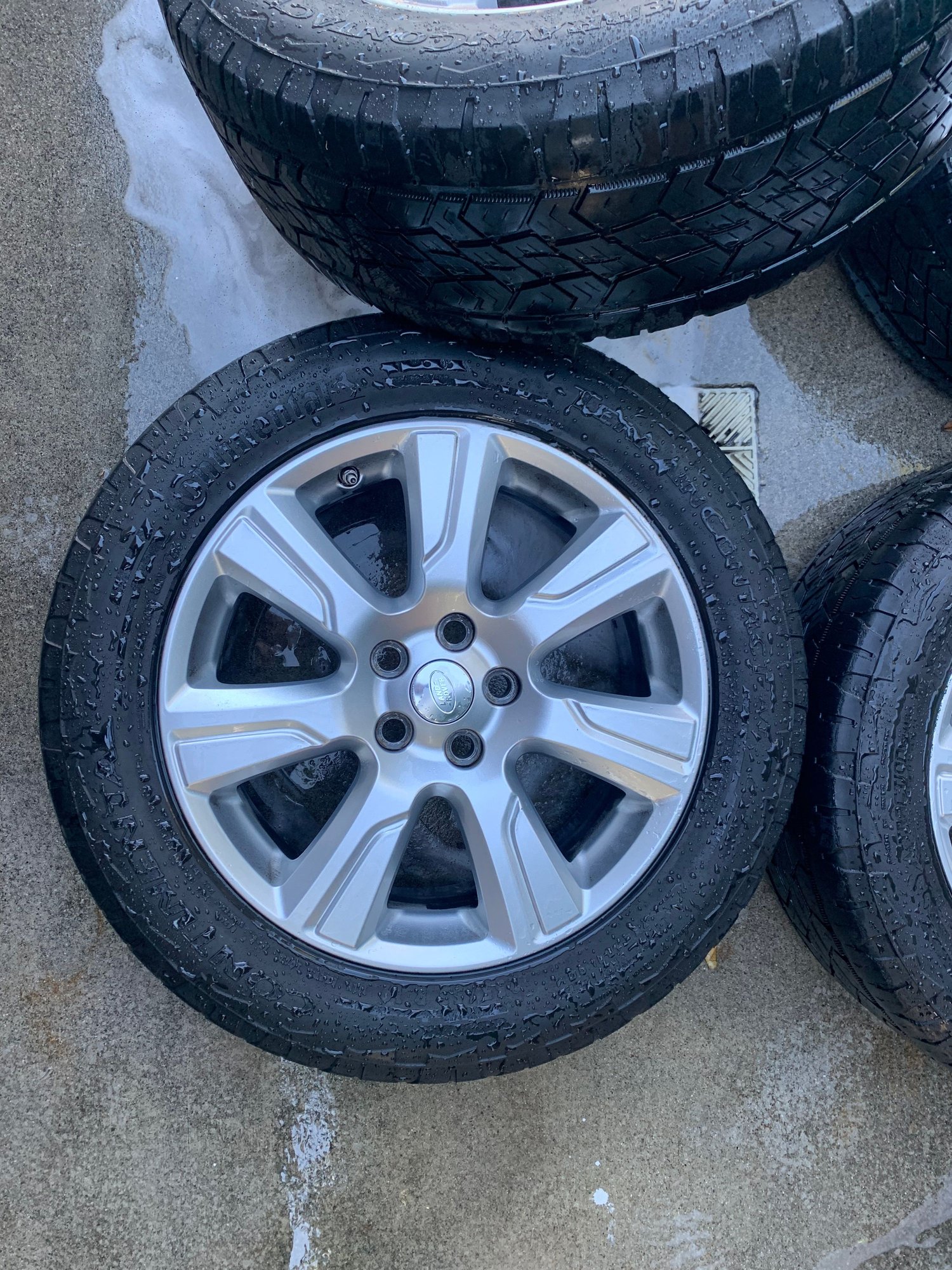 Wheels and Tires/Axles - Land Rover LR4 (2016) OEM Wheels (set of 4) 19x8 w/ Tires, lug nuts and TPS - Used - 2010 to 2016 Land Rover LR4 - Irvine, CA 92618, United States