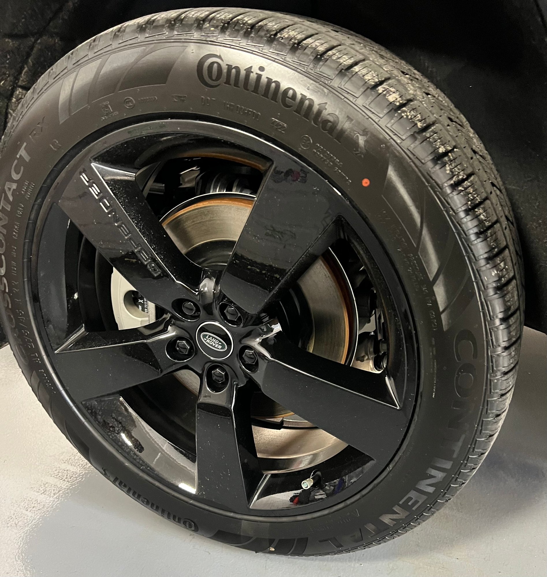 Wheels and Tires/Axles - Land Rover Defender Factory OEM 22" set 5 Gloss Wheels, Tires, carbon fiber interior - New - 2020 to 2024 Land Rover Defender 110 - Boca Raton, FL 33496, United States