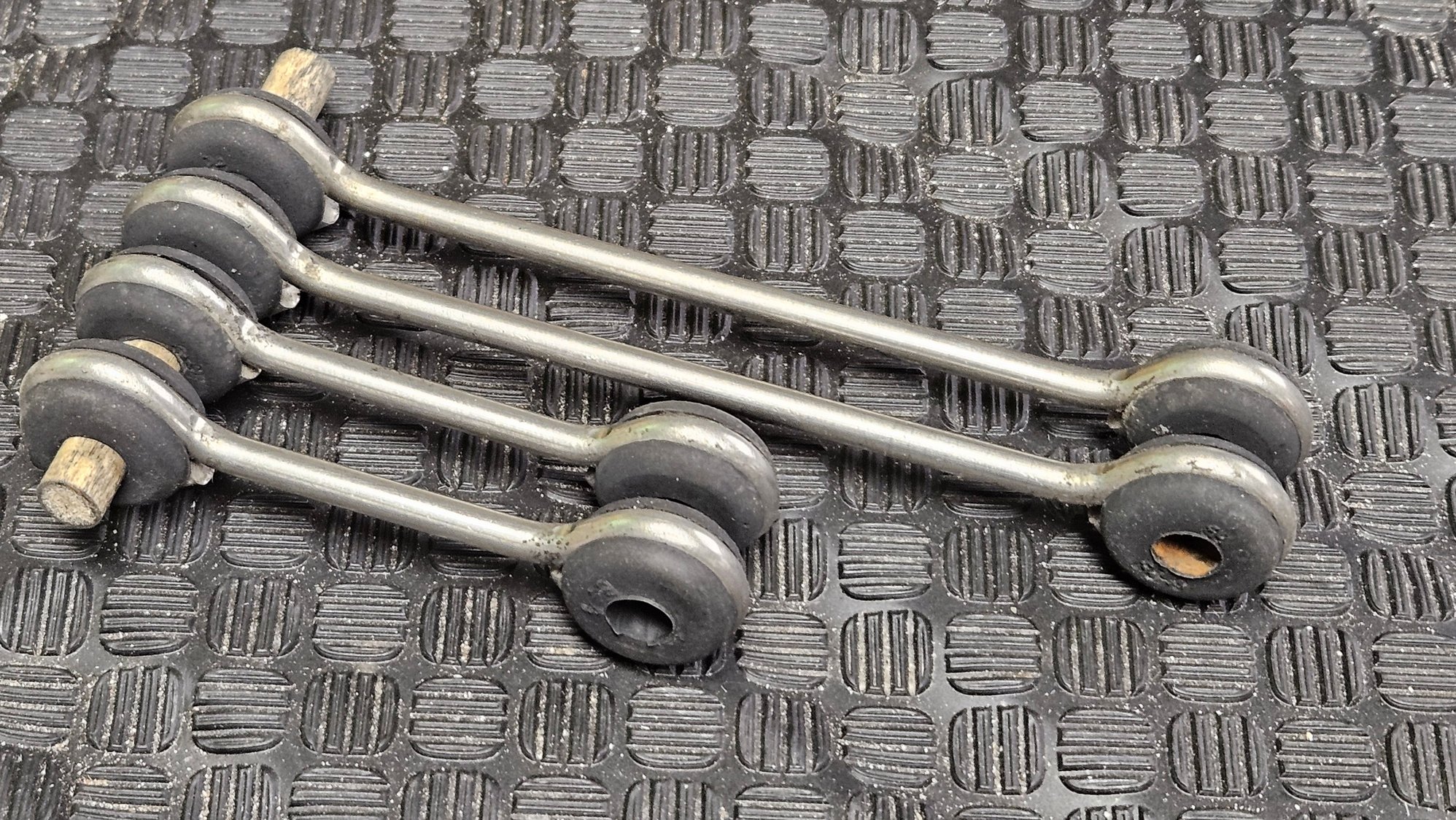Miscellaneous - Johnson 1-1/2" Lift Rods for New Defender (L663) - Used - -1 to 2026  All Models - North Vancouver, BC V7R1K3, Canada
