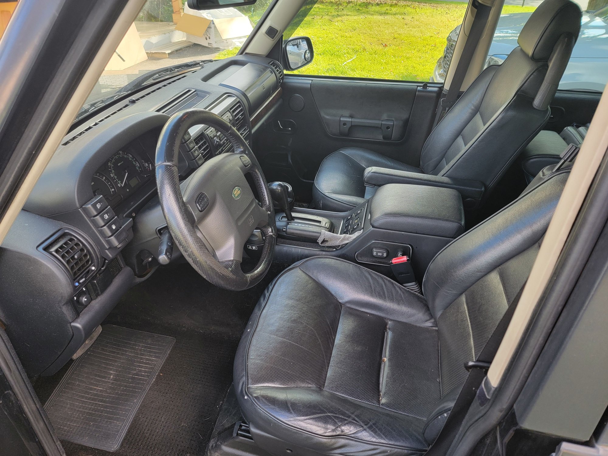 2004 Land Rover Discovery - 2004 Discovery II SE7 - Very Good Condition - Used - VIN SALTW19464A855818 - 118,937 Miles - 8 cyl - 4WD - Automatic - SUV - Black - Albany, NY 12110, United States
