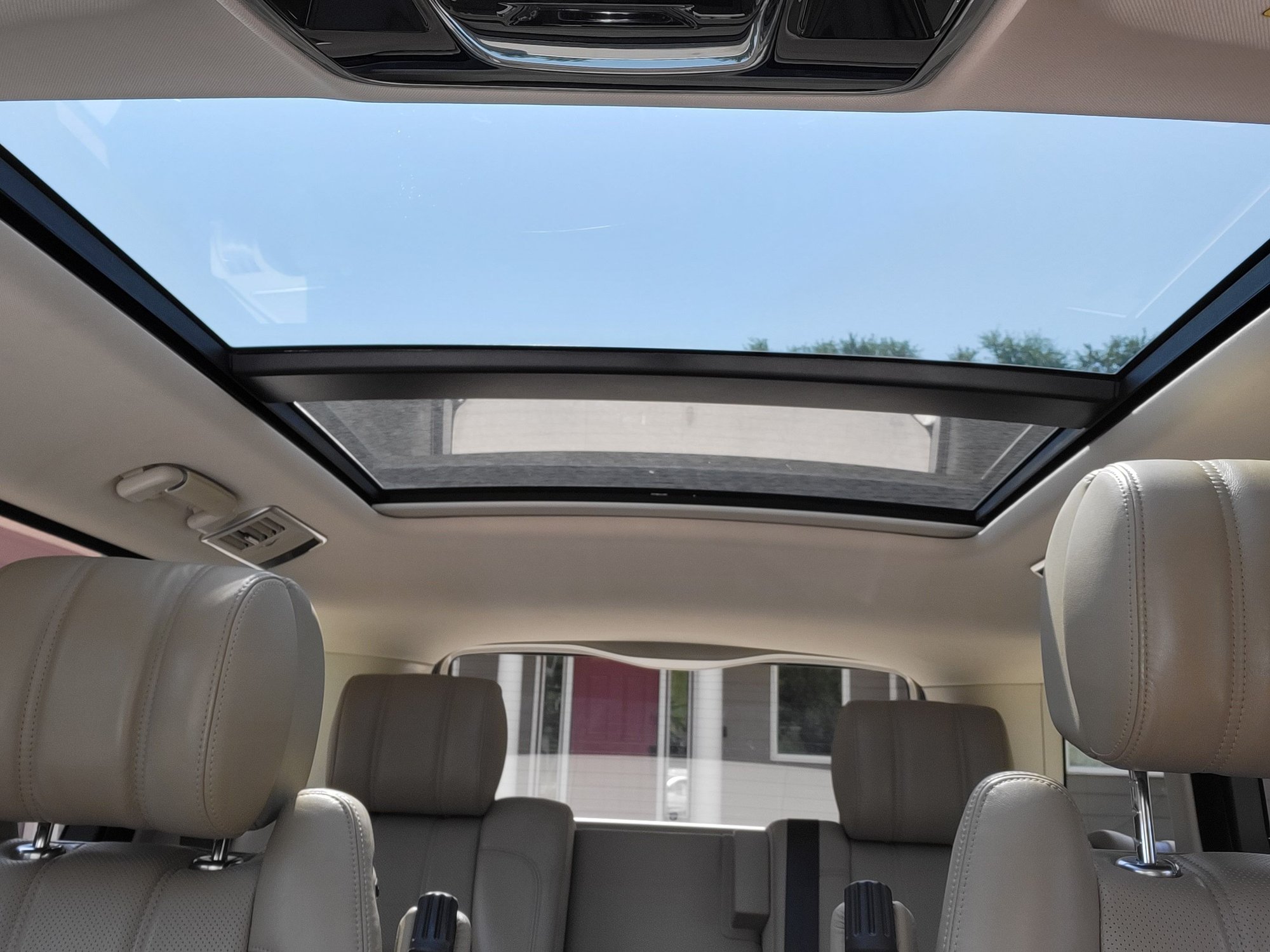 2014 Land Rover Range Rover - 2014 Supercharged with all the options of an Autobiography. - Used - VIN SALGS2EF1EA149934 - 129,000 Miles - 8 cyl - 4WD - Automatic - White - Lawrence, KS 66046, United States