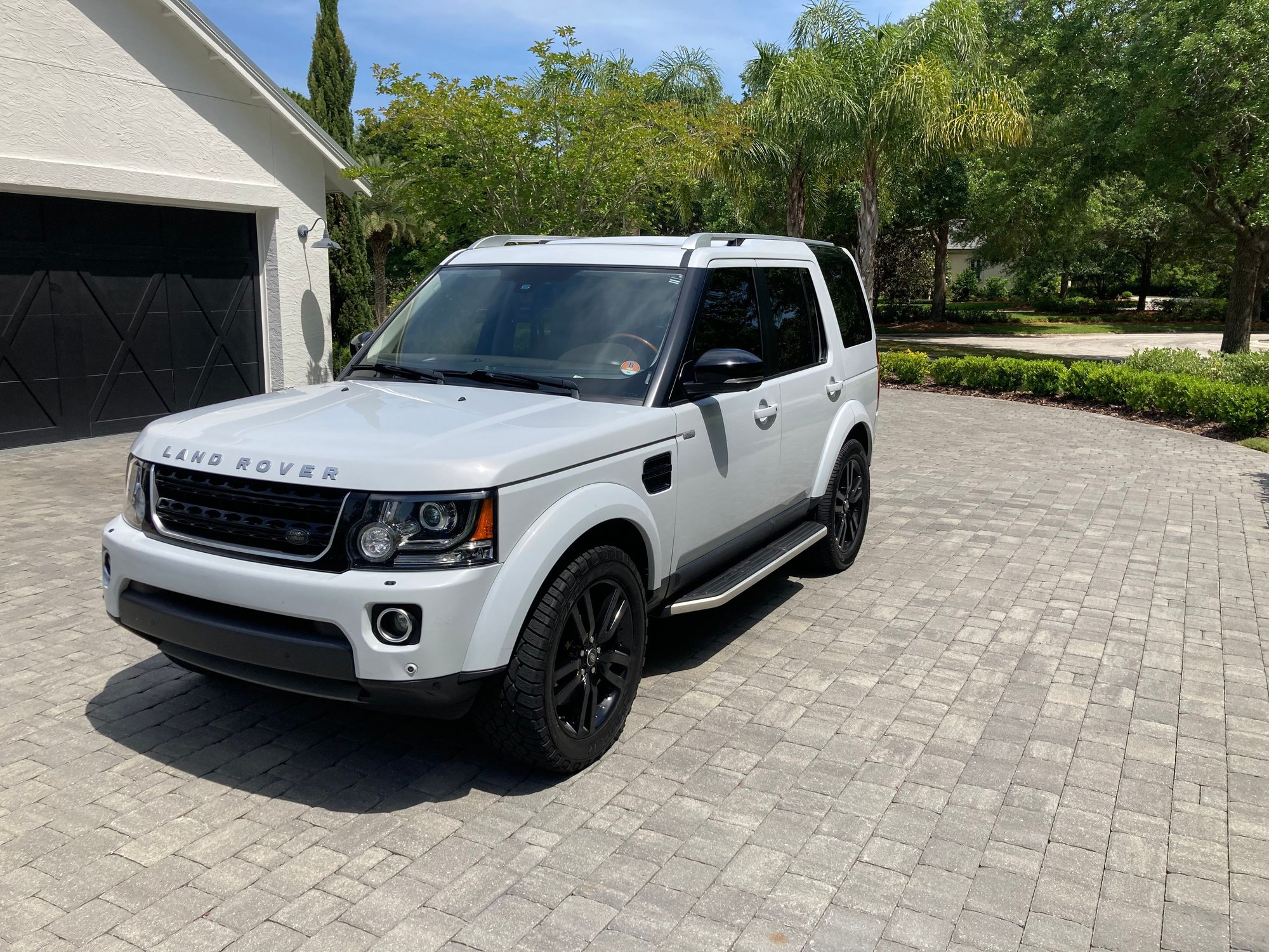 2016 Land Rover LR4 - 2016 Land Rover LR4 Landmark Edition - Used - VIN Salak2v64ga841582 - 72,834 Miles - 8 cyl - 4WD - Automatic - SUV - White - Jacksonville, FL 32224, United States