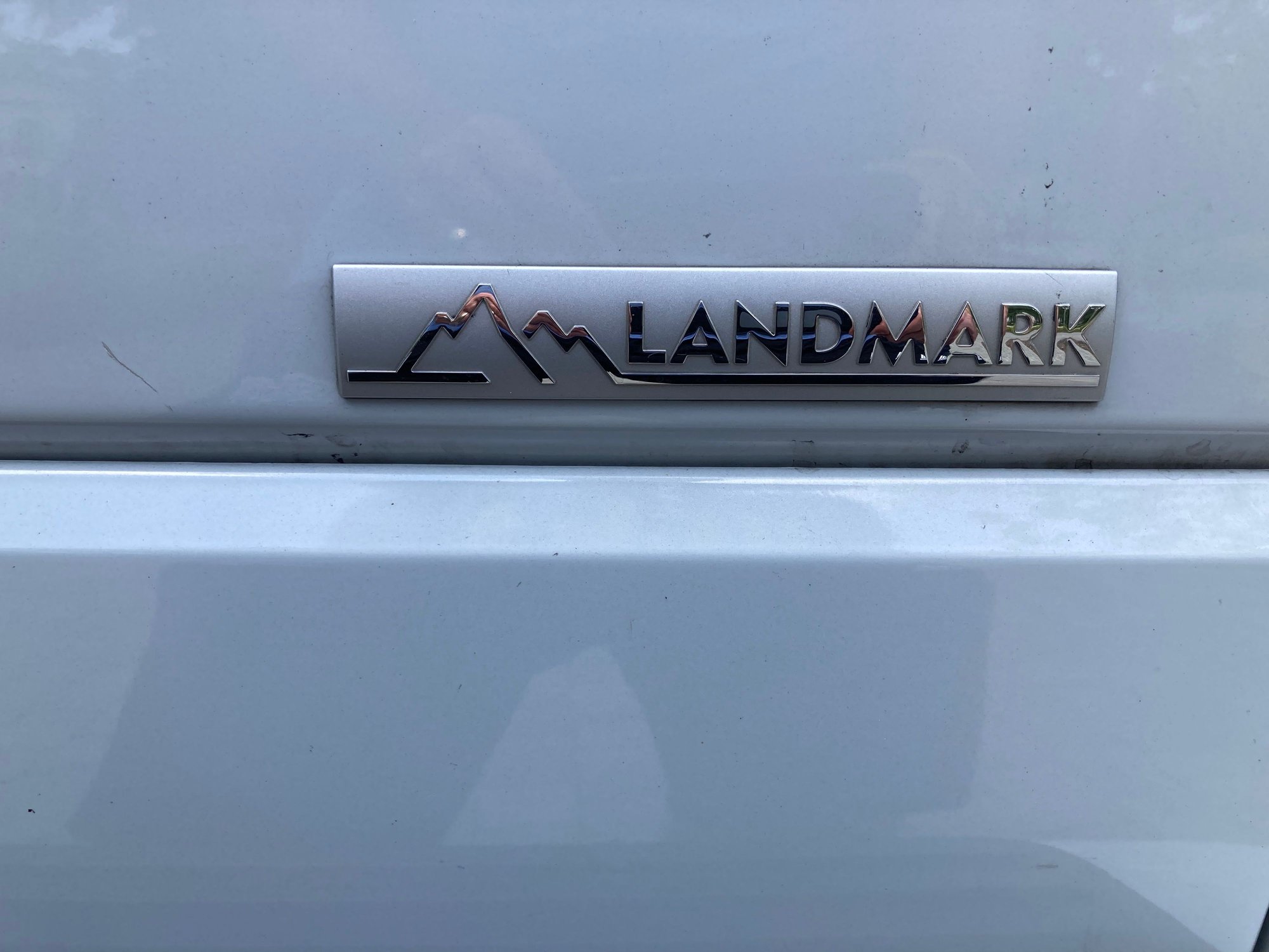 2016 Land Rover LR4 - 2016 Land Rover LR4 Landmark Edition - Used - VIN Salak2v64ga841582 - 72,834 Miles - 8 cyl - 4WD - Automatic - SUV - White - Jacksonville, FL 32224, United States