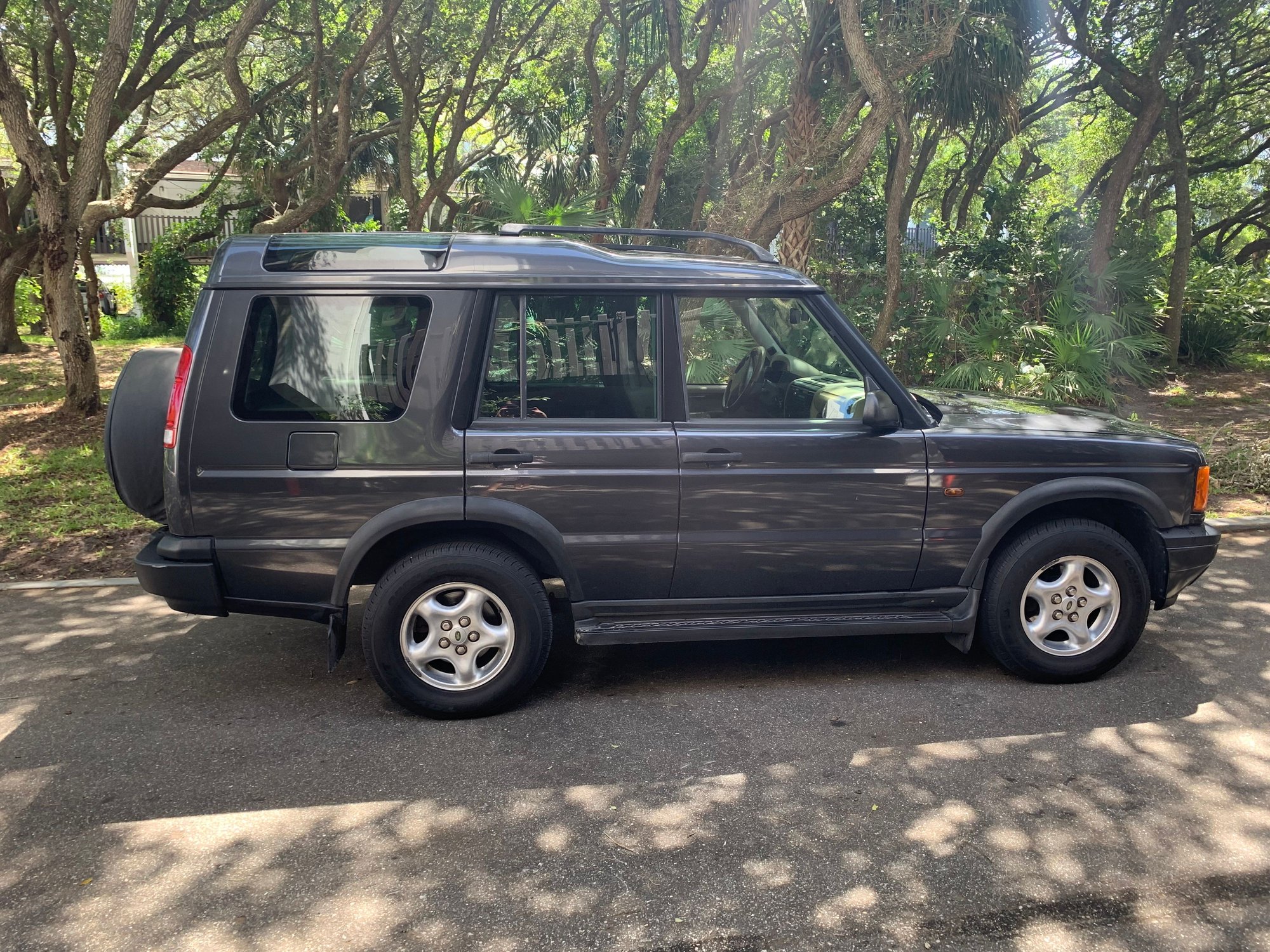 2000 Land Rover Discovery - 2000 Land Rover Discovery II - Used - VIN SALTY1240YAX73790 - 168,332 Miles - 8 cyl - AWD - Automatic - SUV - Gray - Bristol, TN 37620, United States