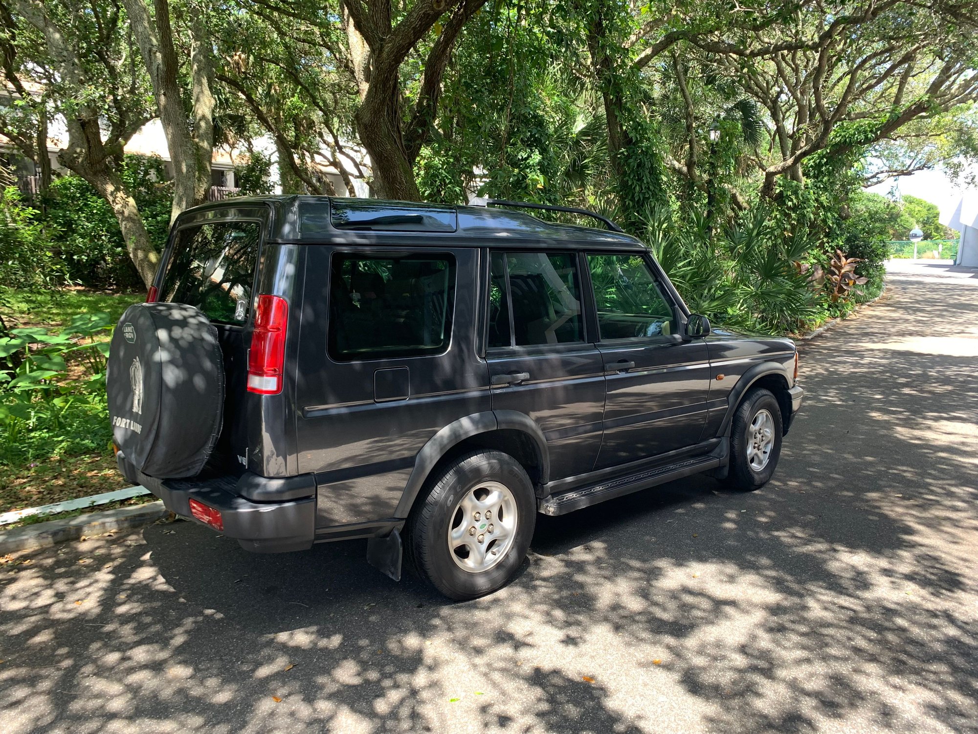 2000 Land Rover Discovery - 2000 Land Rover Discovery II - Used - VIN SALTY1240YAX73790 - 168,332 Miles - 8 cyl - AWD - Automatic - SUV - Gray - Bristol, TN 37620, United States