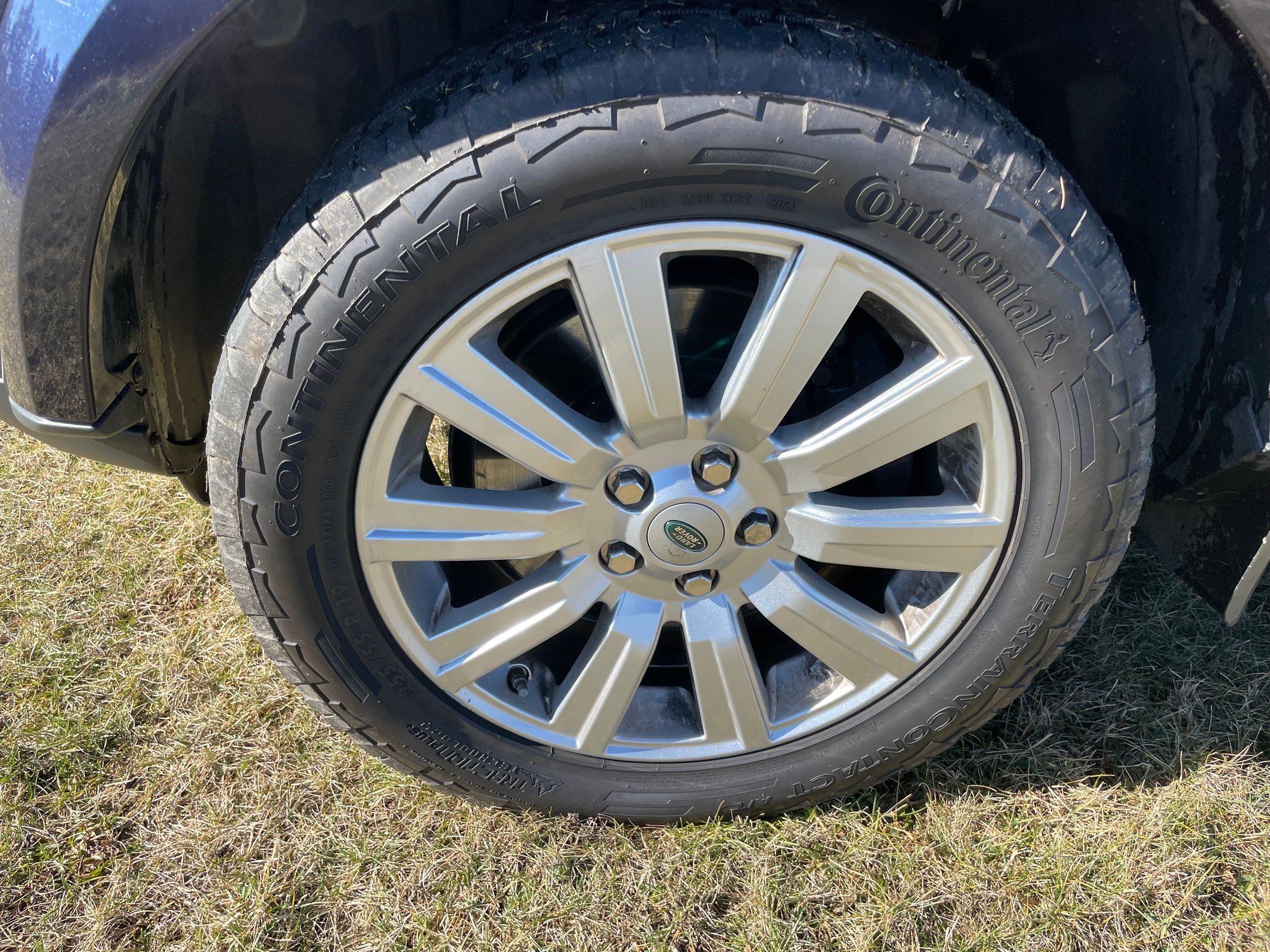 2013 Land Rover LR4 - Well Cared For 2013 Loire Blue L - Used - VIN SALFR2BG2DH365401 - 186,635 Miles - 8 cyl - AWD - Automatic - SUV - Blue - Pittsburgh, PA 15086, United States