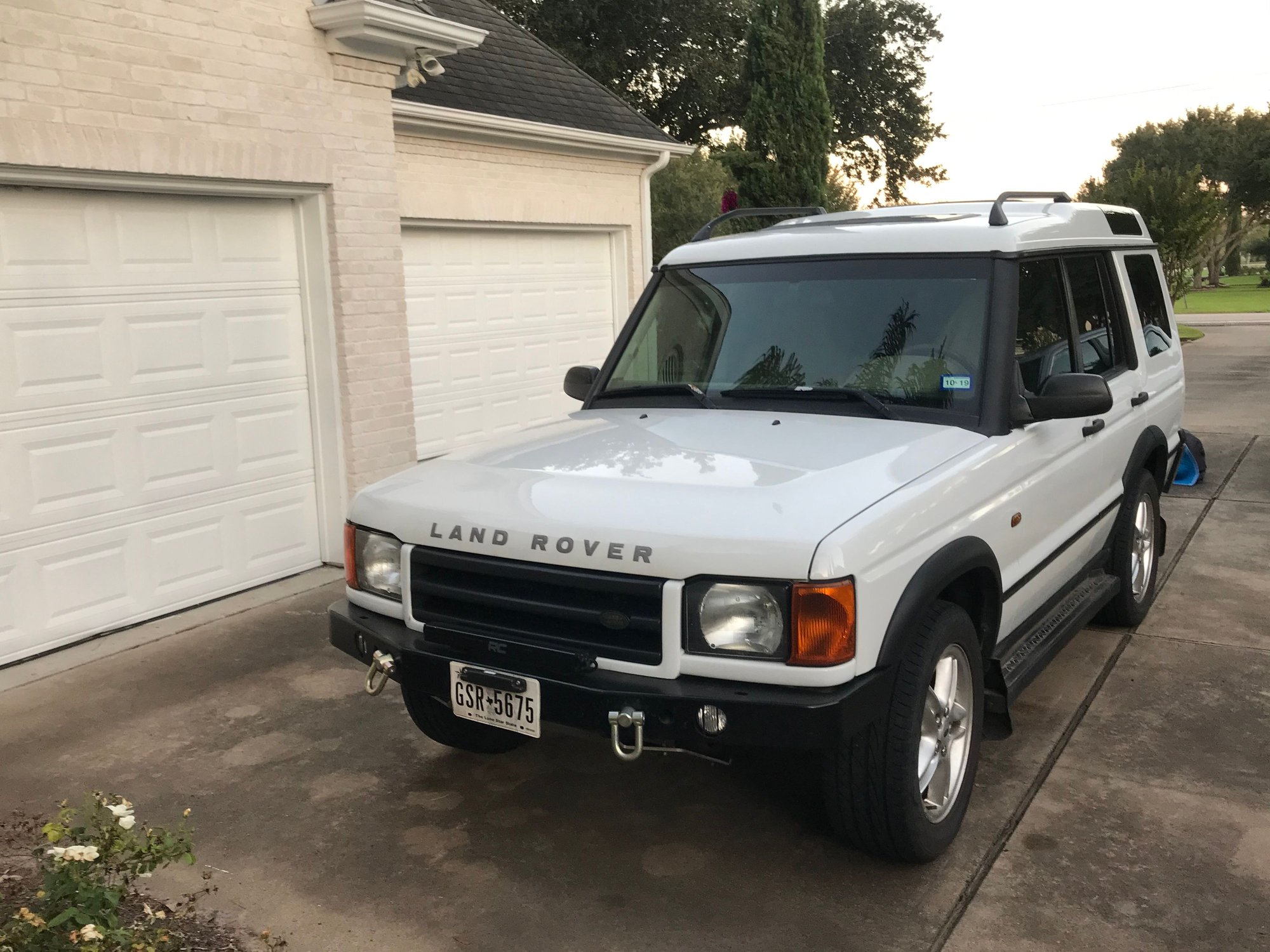 2002 Land Rover Discovery - Running Strong & Cool!!!! 2002 Discovery SE II Best Offer - Used - VIN SALTY12412A742781 - 248,774 Miles - 8 cyl - AWD - Automatic - SUV - White - Houston, TX 77496, United States